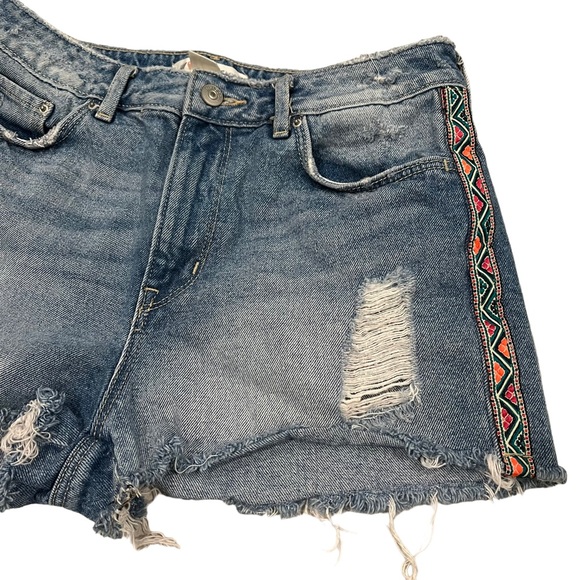 H&M X Coachella Distressed Tribal Fringe Shorts - Picture 7 of 12
